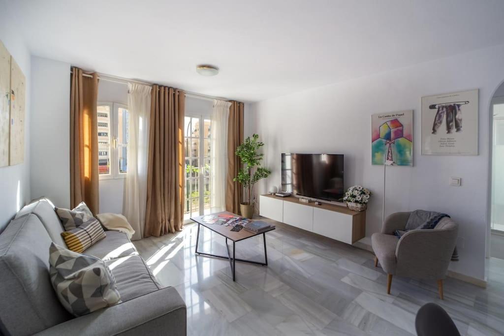 Central And Beautiful Apartment - Free Parking Malaga Exterior photo