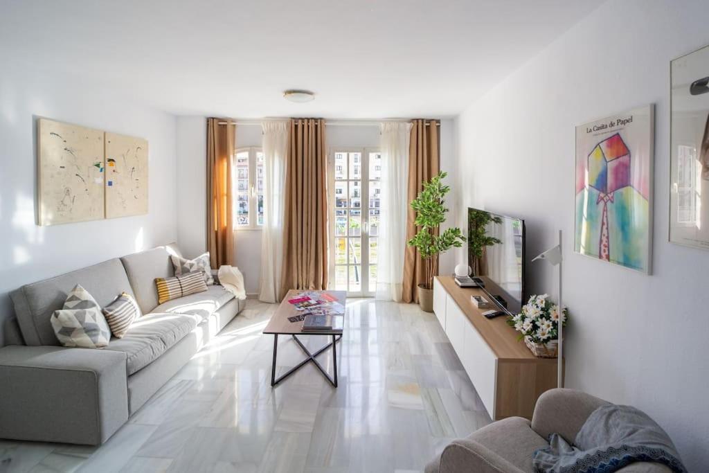 Central And Beautiful Apartment - Free Parking Malaga Exterior photo