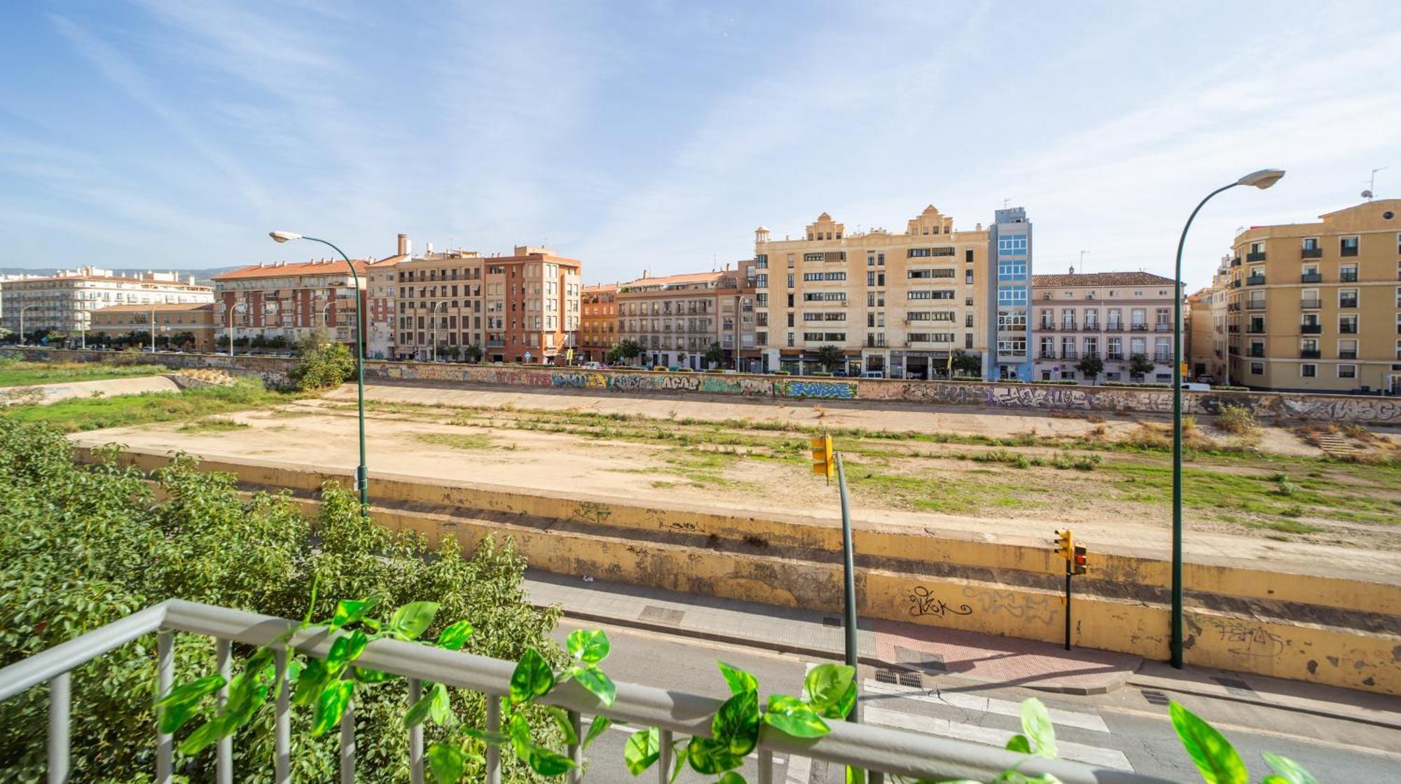 Central And Beautiful Apartment - Free Parking Malaga Exterior photo